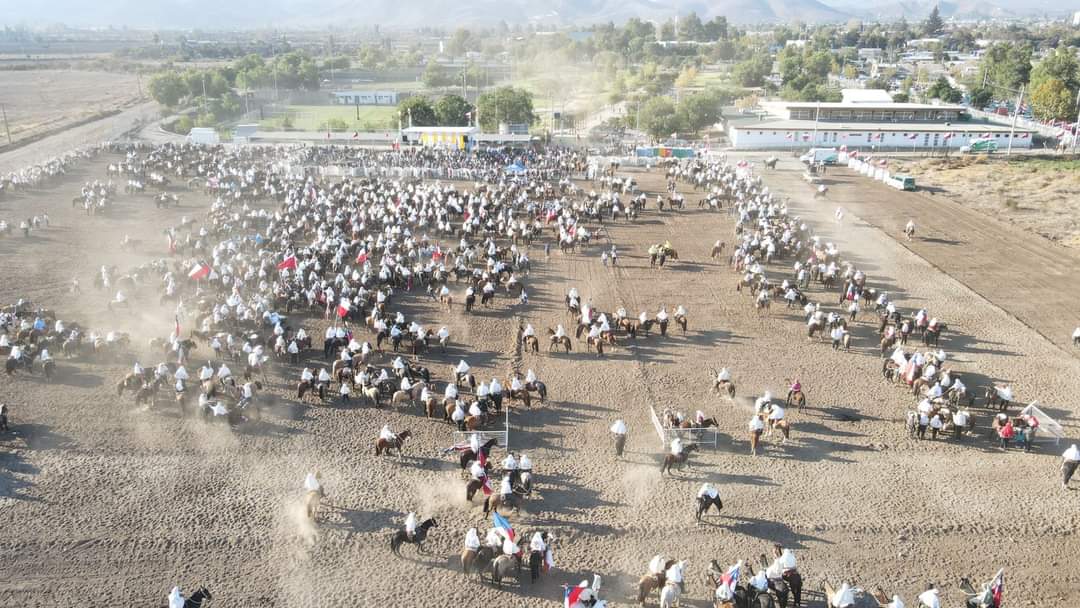 Celebración de Cuasimodo vuelve a inundar las Calles de Colina, luego de más de dos años suspendida por la Pandemia.
