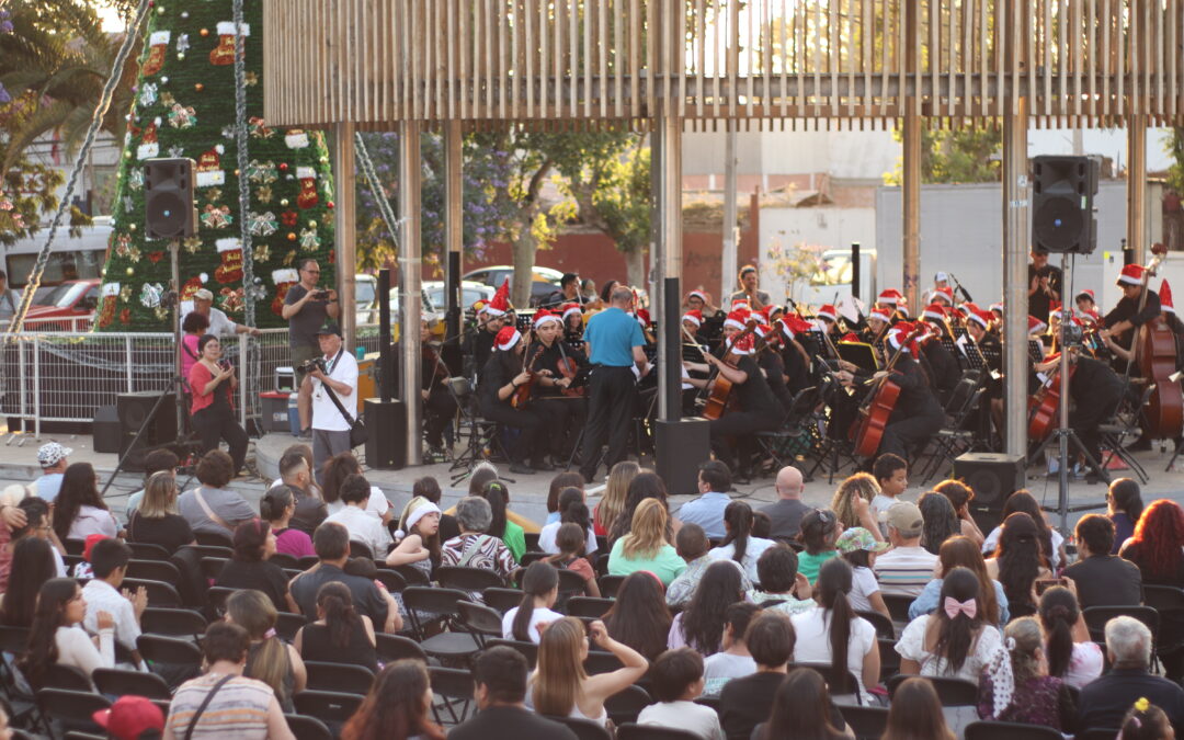 Concierto de Navidad y Encendido de Árbol navideño en Plaza de Armas de Colina