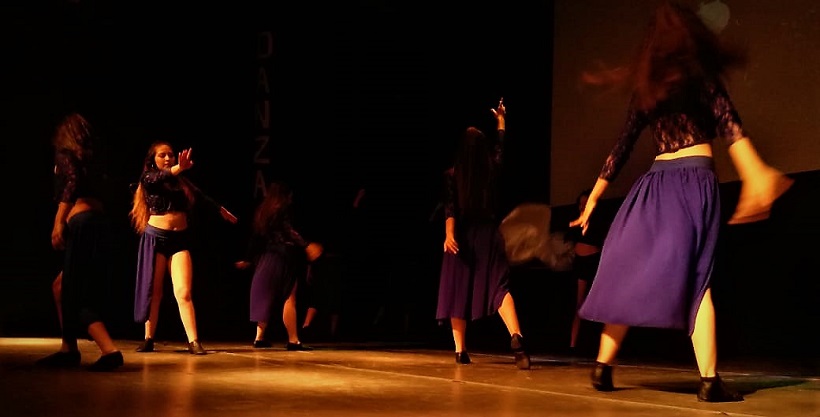 El elenco de Danza Moderna de Colina Cultura recibe beca por esfuerzo