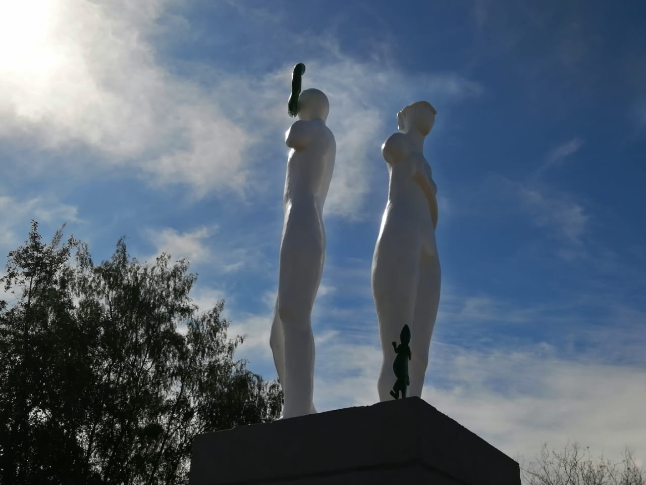 La escultura «Visión Comunicable» vuelve a dar vida al Parque del Río en Colina