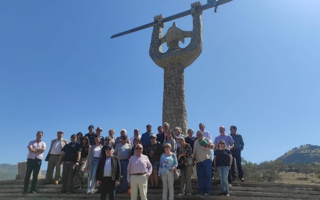 Delegación visita Monumento Victoria de Chacabuco